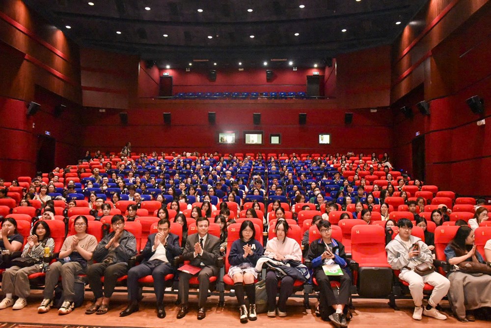 Khán giả vẹn nguyên cảm xúc sau 15 năm ra mắt “Mùi cỏ cháy“ - ảnh 2