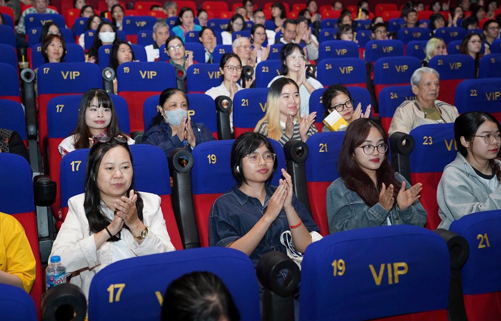 Khán giả vẹn nguyên cảm xúc sau 15 năm ra mắt “Mùi cỏ cháy“ - ảnh 3