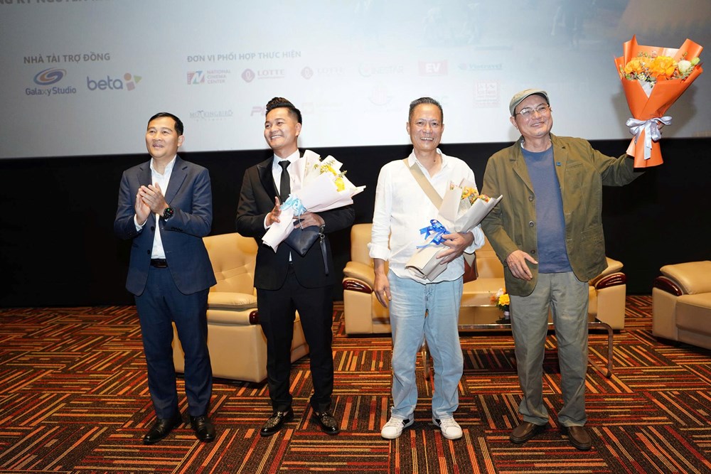 Khán giả vẹn nguyên cảm xúc sau 15 năm ra mắt “Mùi cỏ cháy“ - ảnh 8