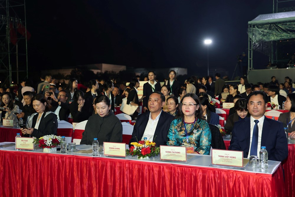 Nơi con sông Hồng chảy vào đất Việt rực rỡ sắc màu văn hoá - ảnh 1