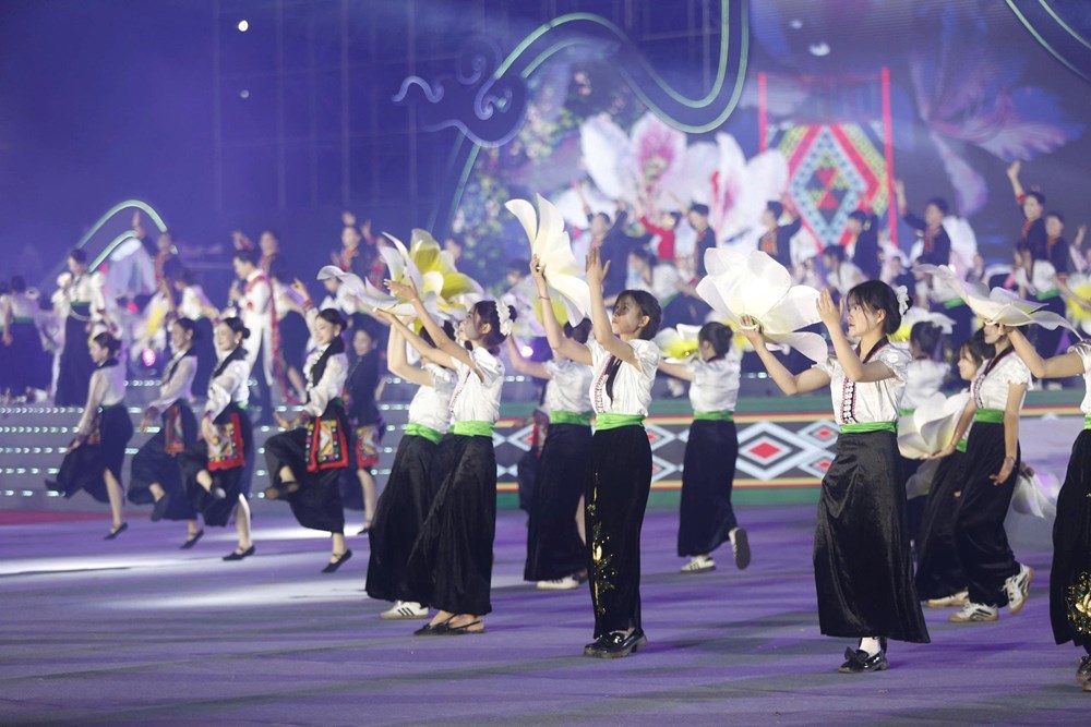 Nơi con sông Hồng chảy vào đất Việt rực rỡ sắc màu văn hoá - ảnh 4