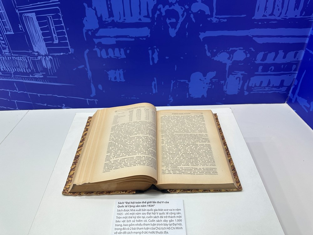 Trưng bày chuyên đề “Dấu chân Hồ Chí Minh trên quê hương Cách mạng Tháng Mười” - ảnh 4