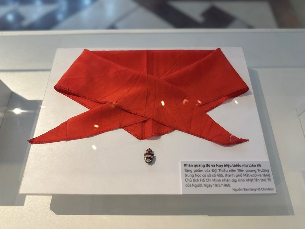 Trưng bày chuyên đề “Dấu chân Hồ Chí Minh trên quê hương Cách mạng Tháng Mười” - ảnh 2