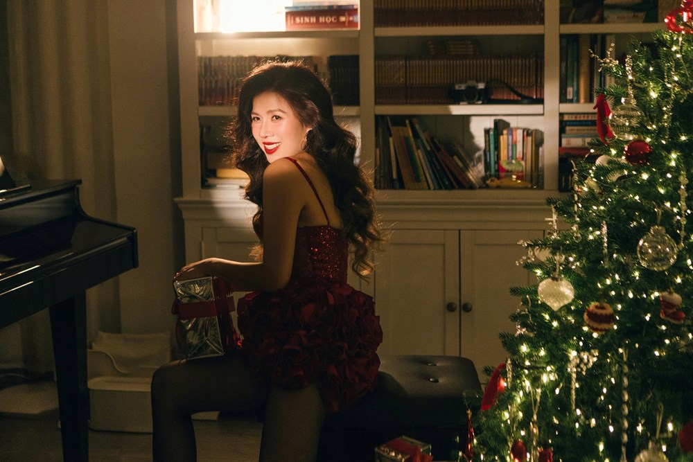 Giọng hát hay Hà Nội Ngọc Quỳnh tái xuất sau nhiều năm bằng bản phối mới “Last Christmas” - ảnh 1
