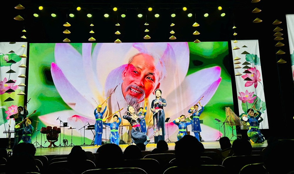 Rực rỡ sắc màu văn hoá Việt Nam tại Trung Quốc - ảnh 4