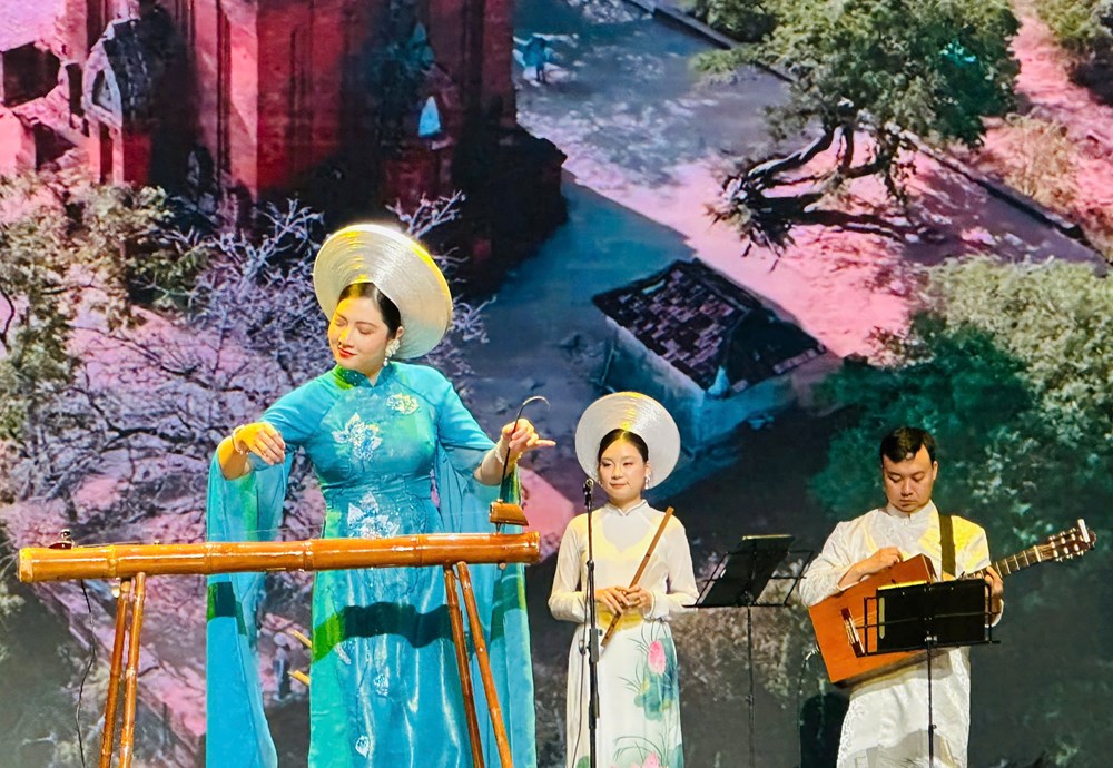 Rực rỡ sắc màu văn hoá Việt Nam tại Trung Quốc - ảnh 11