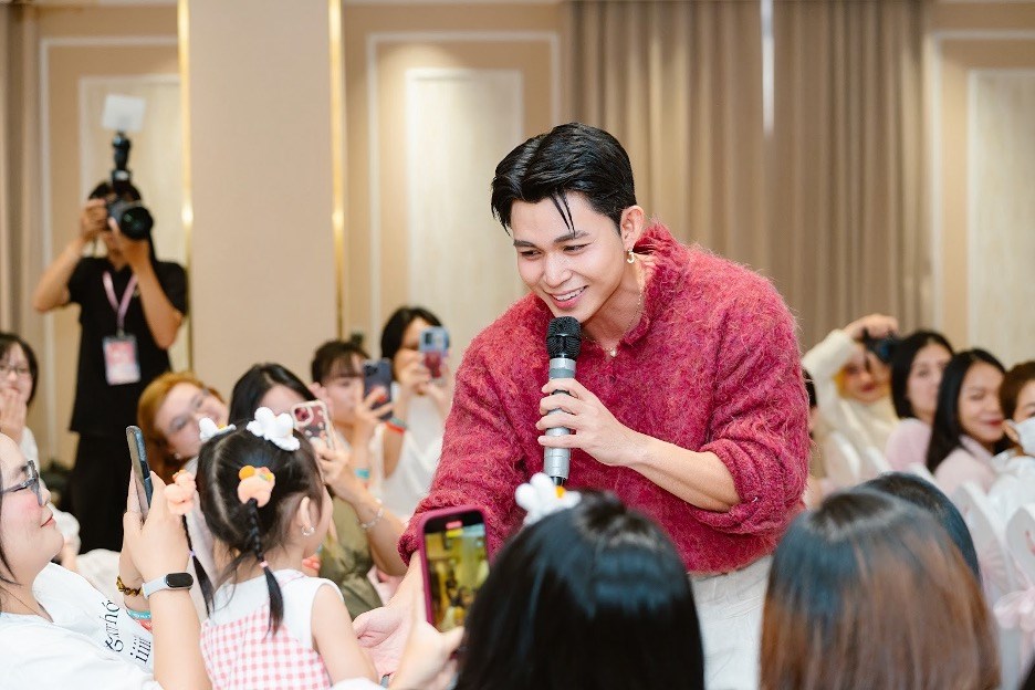 Jun Phạm cùng người hâm mộ tổ chức Noel gây quỹ cho chương trình mổ tim miễn phí - ảnh 3