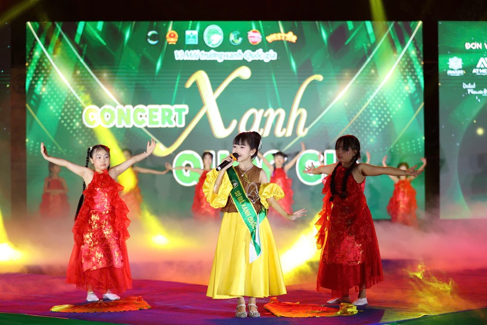 Sứ giả xanh quốc gia Châu Anh tạo dấu ấn đa tài trên sân khấu Concert Xanh Quốc gia - ảnh 3