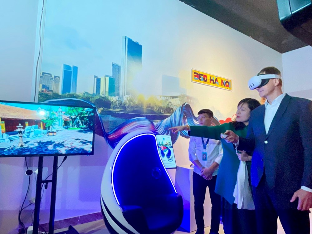 Trải nghiệm miễn phí không gian triển lãm số “Hà Nội rạng rỡ - Ánh sáng và Di sản“ - ảnh 2