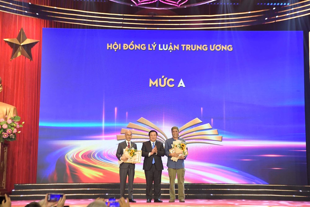 Báo Văn Hoá nhận tặng thưởng của Hội đồng Lý luận Trung ương - ảnh 1