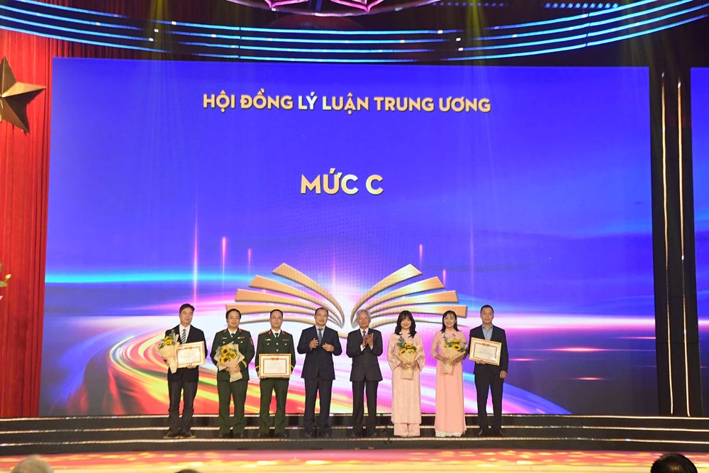 Báo Văn Hoá nhận tặng thưởng của Hội đồng Lý luận Trung ương - ảnh 4