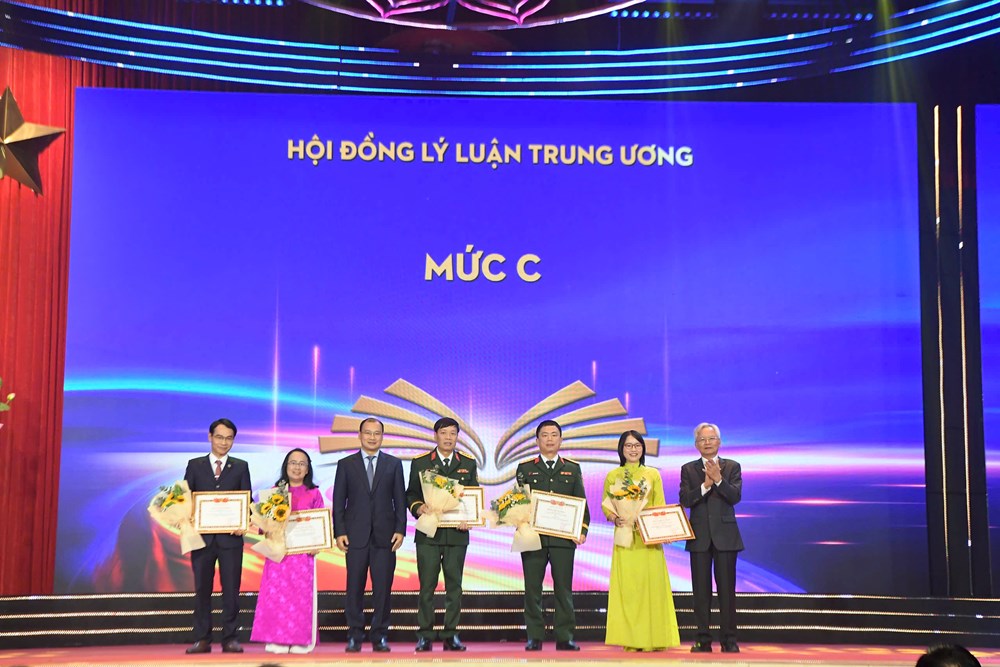 Báo Văn Hoá nhận tặng thưởng của Hội đồng Lý luận Trung ương - ảnh 5