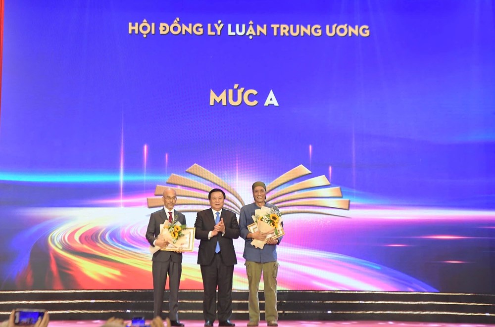 Báo Văn Hoá nhận tặng thưởng của Hội đồng Lý luận Trung ương - ảnh 1