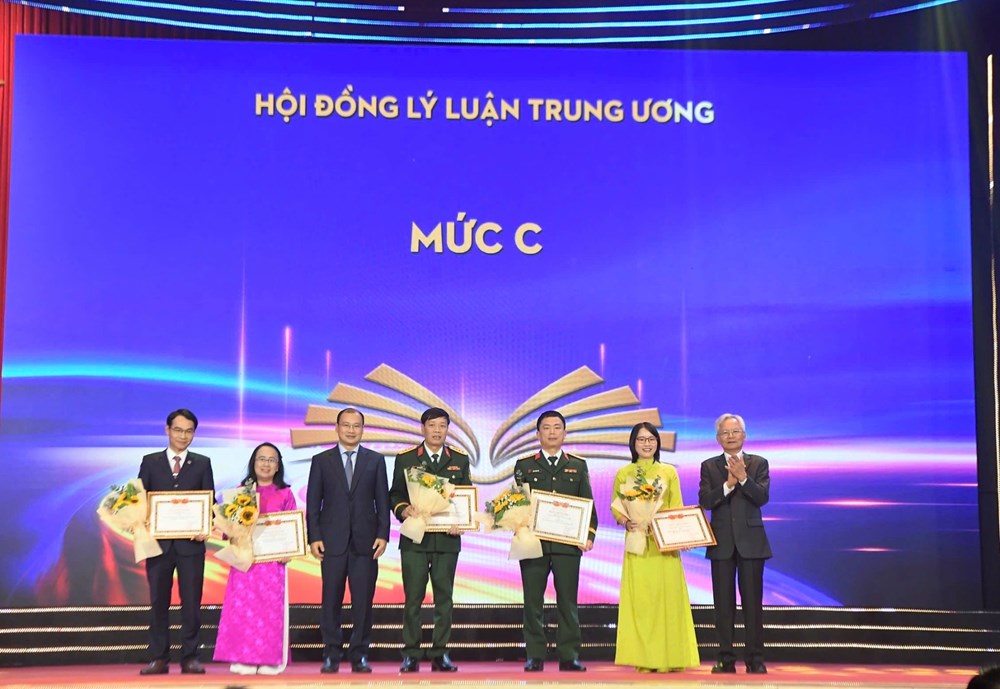 Báo Văn Hoá nhận tặng thưởng của Hội đồng Lý luận Trung ương - ảnh 5