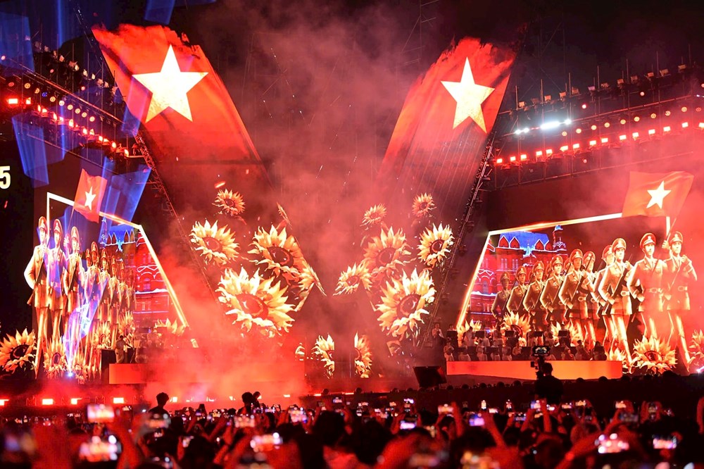 “Mưa đỏ” lập kỷ lục phòng vé trở thành sự kiện văn học nghệ thuật tiêu biểu năm 2025 - ảnh 8