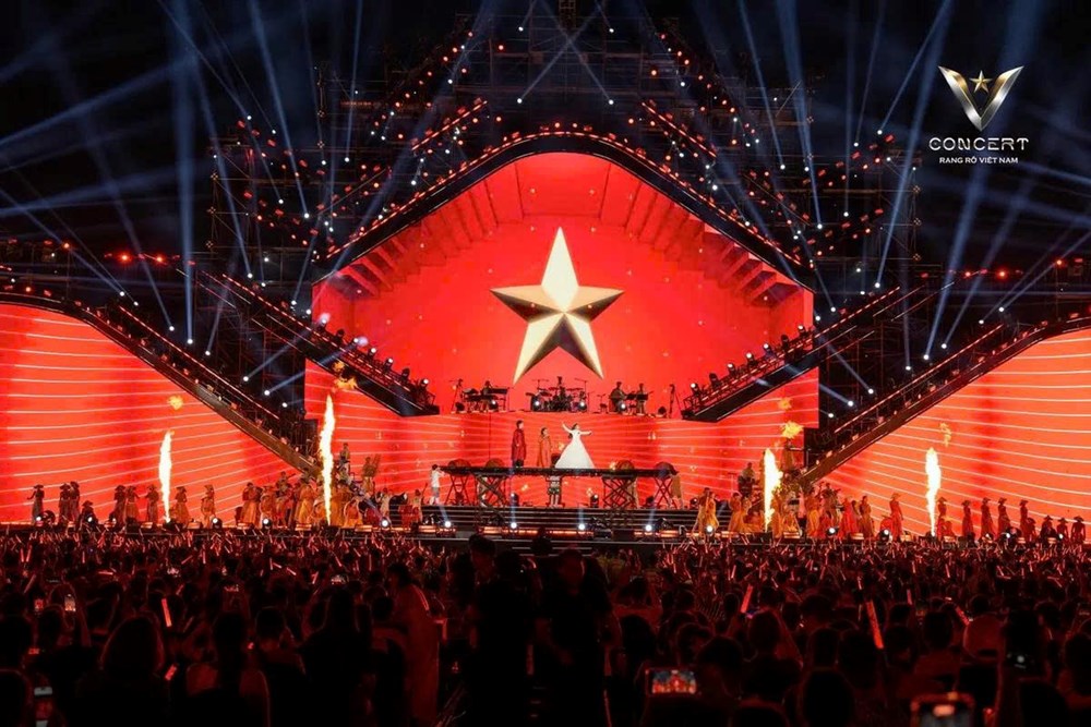 “Mưa đỏ” lập kỷ lục phòng vé trở thành sự kiện văn học nghệ thuật tiêu biểu năm 2025 - ảnh 7