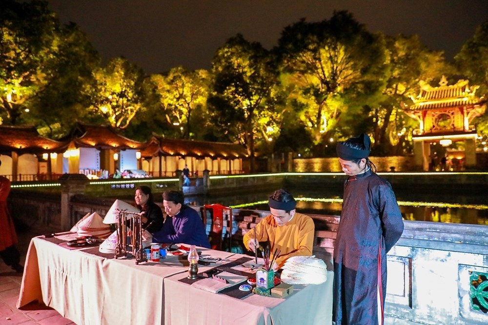Đánh thức không gian di sản Văn Miếu - Quốc Tử Giám về đêm - ảnh 5