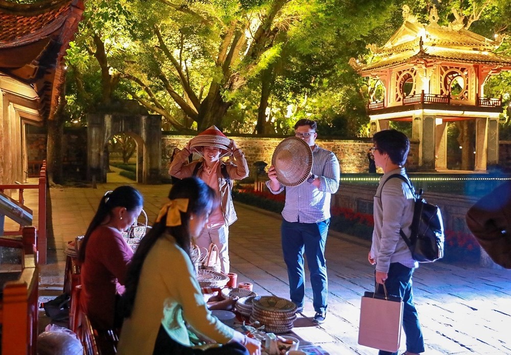 Đánh thức không gian di sản Văn Miếu - Quốc Tử Giám về đêm - ảnh 4