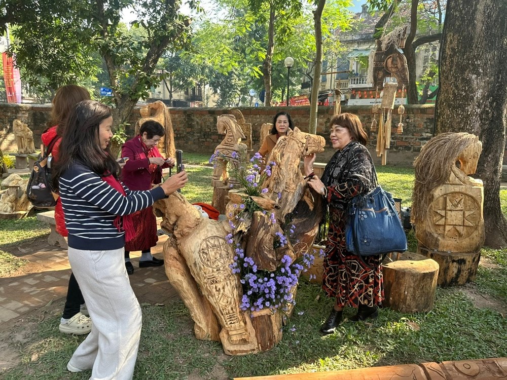 Khám phá “Ngựa về phố” với những tác phẩm độc bản tại Di tích Văn Miếu - ảnh 14