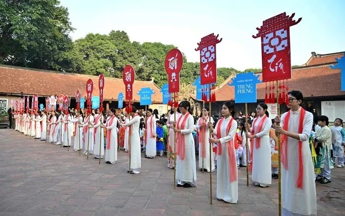 Diễu hành kỷ niệm 950 năm thành lập Quốc Tử Giám  - ảnh 1