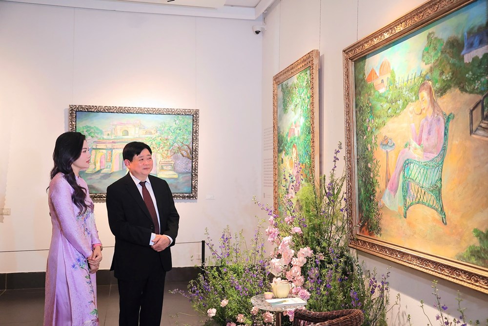 “Mộng giữa chiều hoa” – giấc mơ hội họa dịu dàng của họa sĩ Lê Trang - ảnh 11