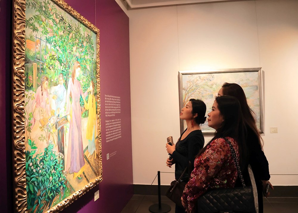 “Mộng giữa chiều hoa” – giấc mơ hội họa dịu dàng của họa sĩ Lê Trang - ảnh 8