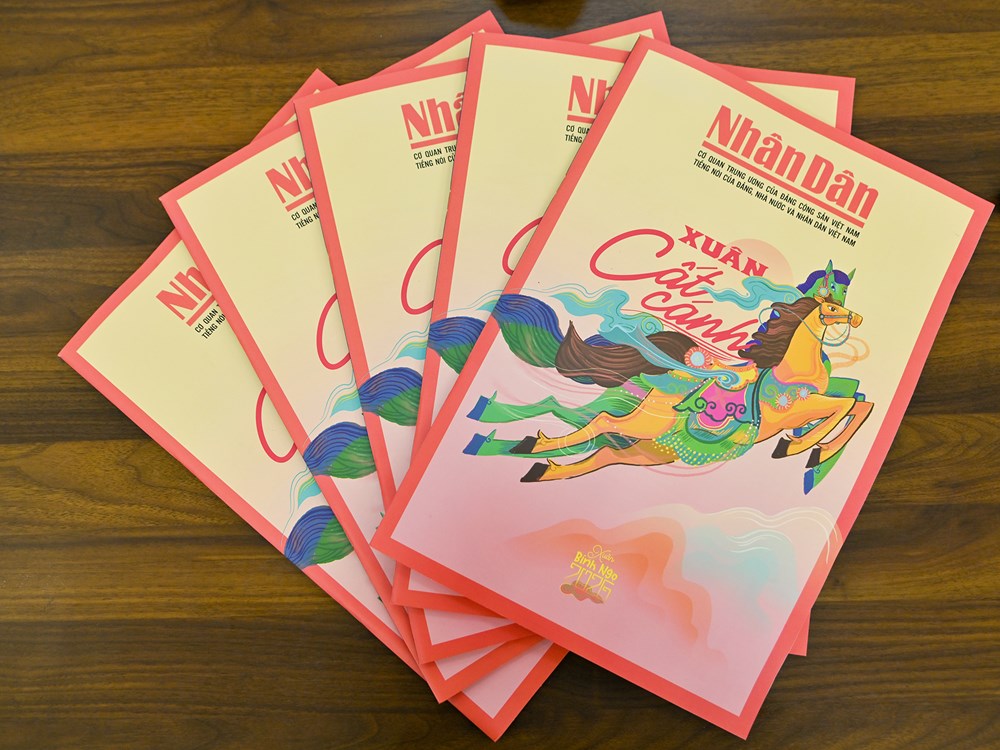 Tặng 5.000 số báo Nhân Dân Xuân Bính Ngọ đầu tiên cho cán bộ, chiến sĩ và nhân dân Trường Sa - ảnh 4