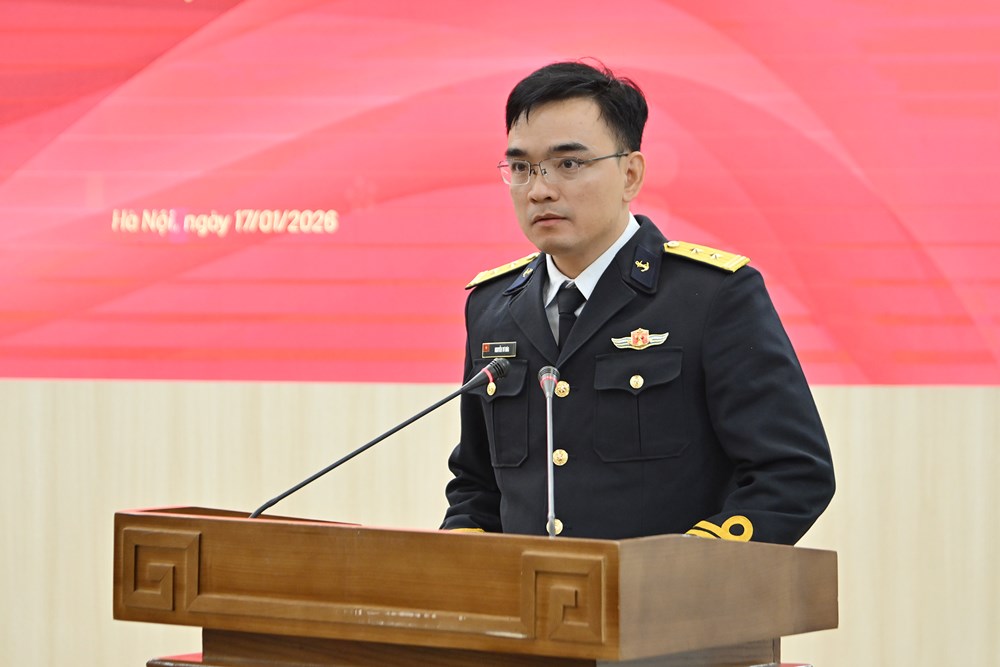 Tặng 5.000 số báo Nhân Dân Xuân Bính Ngọ đầu tiên cho cán bộ, chiến sĩ và nhân dân Trường Sa - ảnh 3