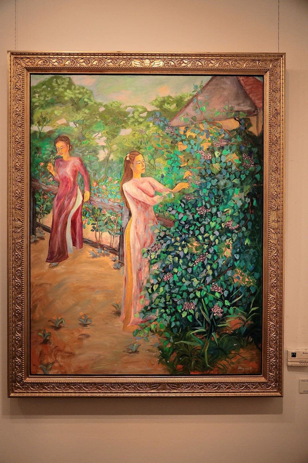 Lan tỏa giá trị di sản áo dài Việt Nam qua hội họa - ảnh 3