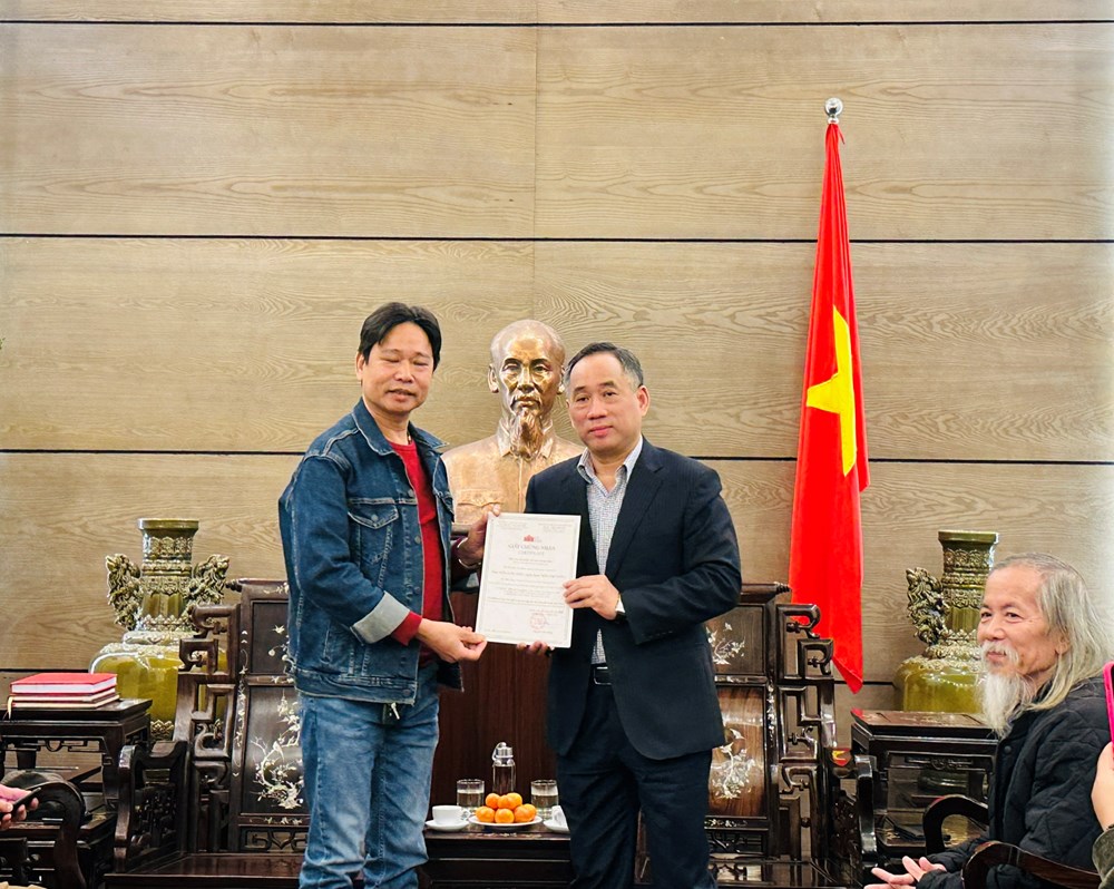 Bảo tàng Mỹ thuật Việt Nam tiếp nhận 4 tác phẩm của Nghệ nhân Trần Nam Tước - ảnh 1