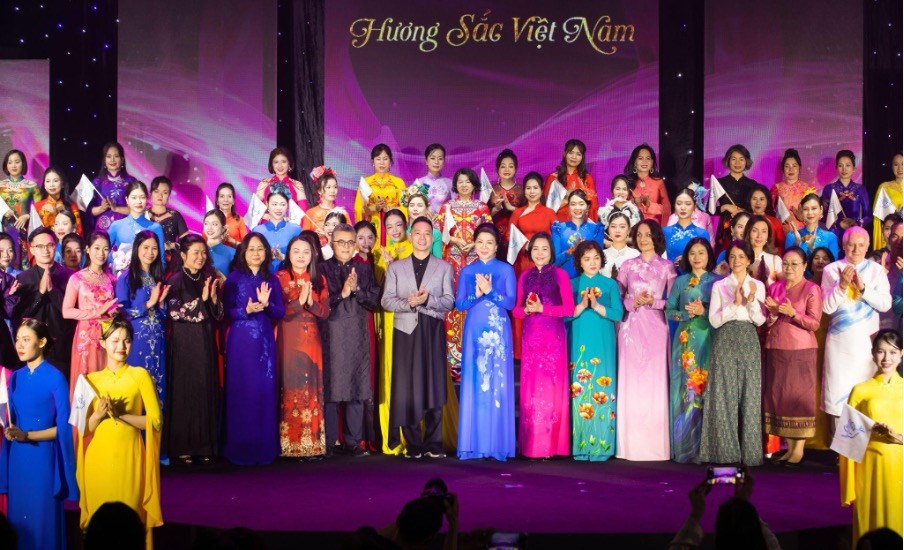 Lễ giỗ và tri ân Tổ nghề may - giữ đạo nghề, lan tỏa giá trị áo dài Việt - ảnh 3