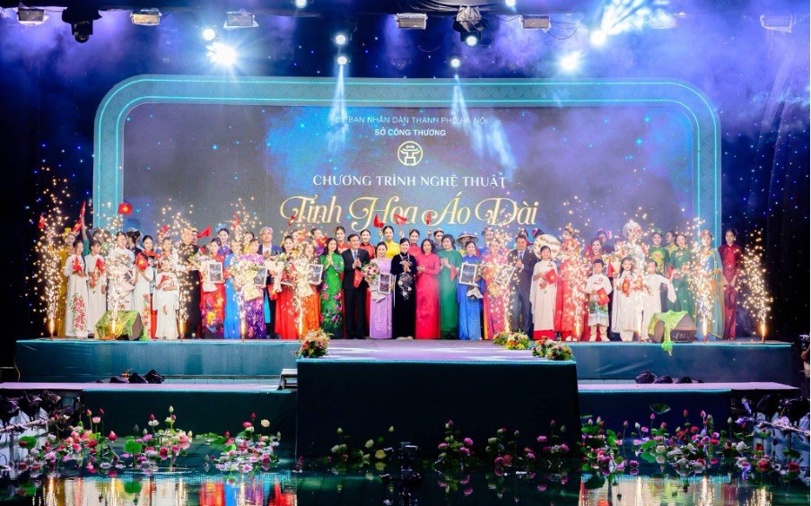 Lễ giỗ và tri ân Tổ nghề may - giữ đạo nghề, lan tỏa giá trị áo dài Việt - ảnh 4