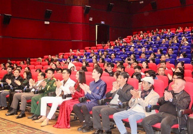 Khai mạc đợt phim miễn phí chào mừng thành công Đại hội Đảng  - ảnh 3