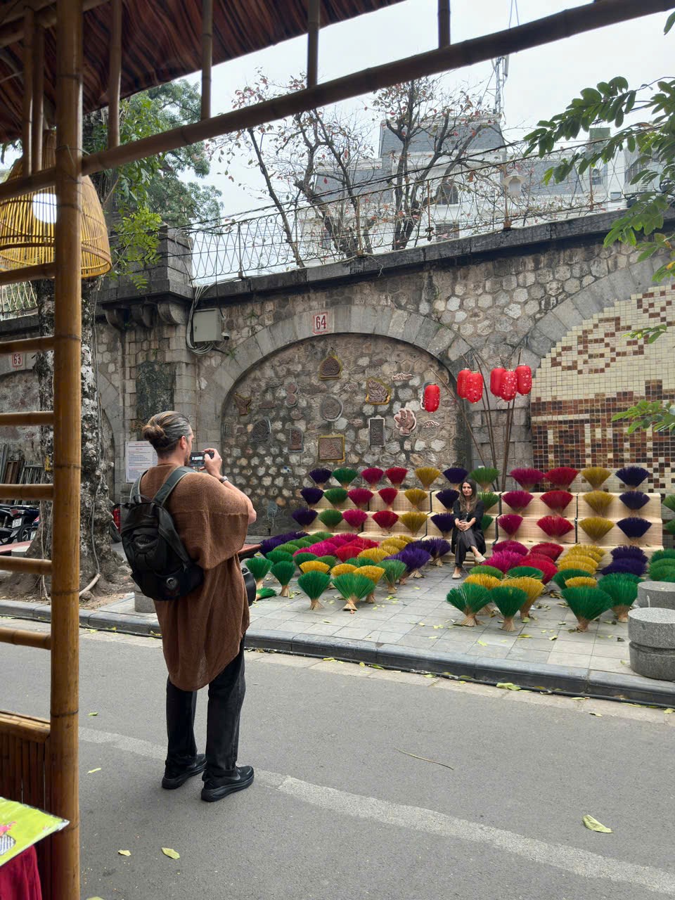 Chưa khai mạc nhưng Chợ hoa Xuân Phố cổ 2026 đã tấp nập du khách - ảnh 26