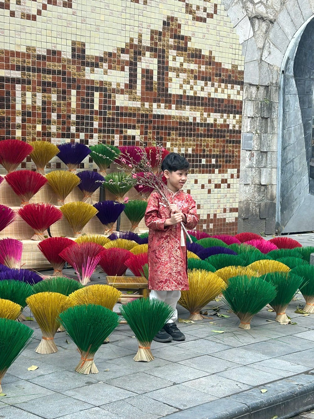 Chưa khai mạc nhưng Chợ hoa Xuân Phố cổ 2026 đã tấp nập du khách - ảnh 34