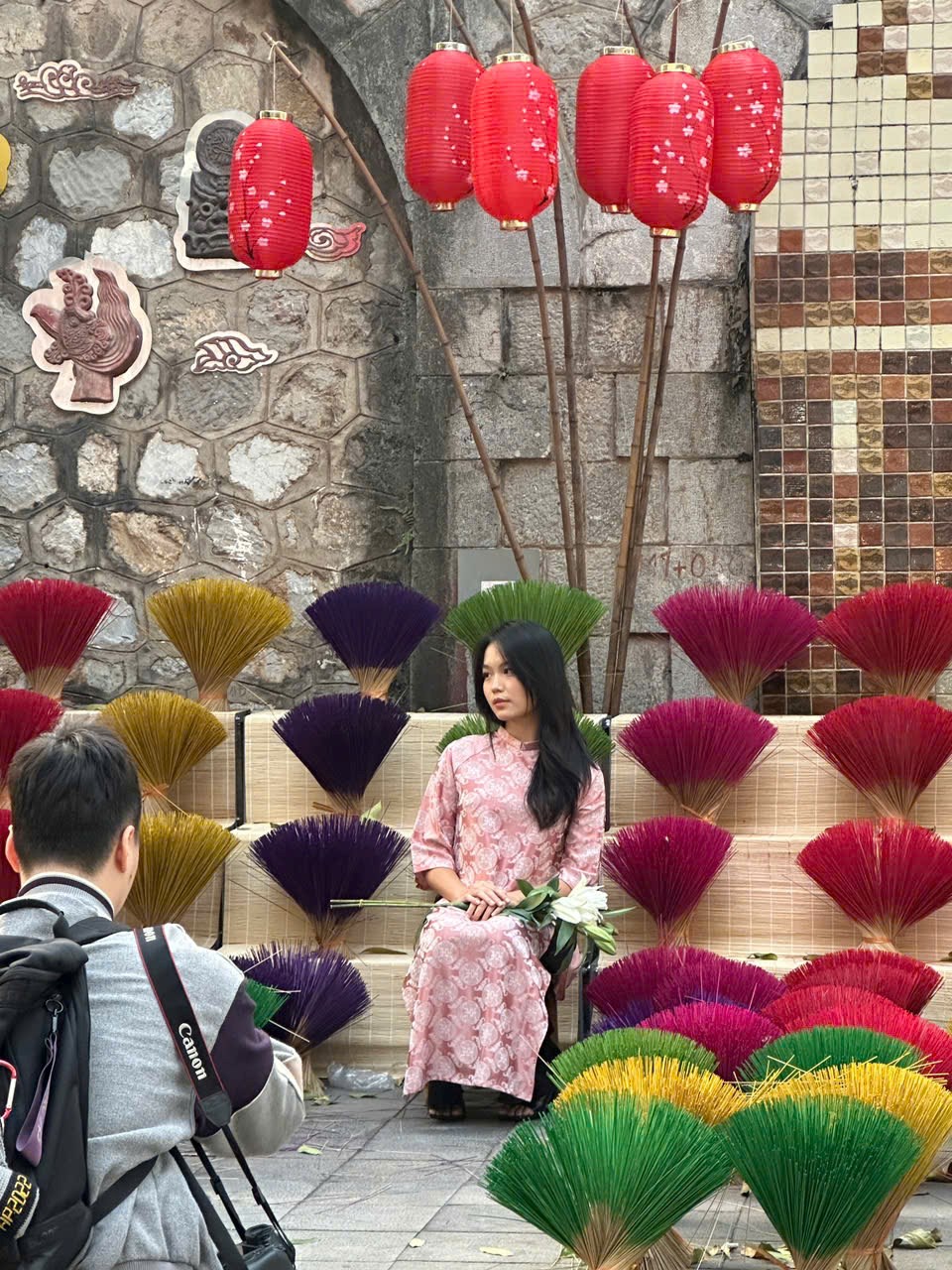 Chưa khai mạc nhưng Chợ hoa Xuân Phố cổ 2026 đã tấp nập du khách - ảnh 31