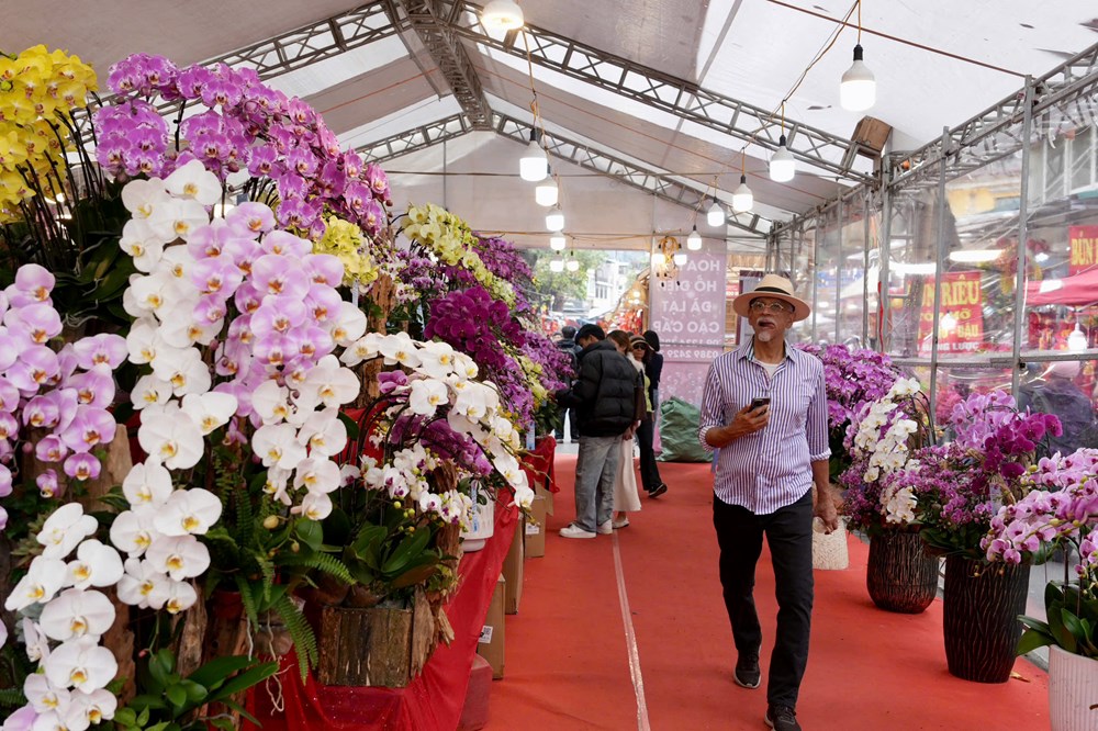 Ngày xuân khám phá chợ hoa lâu đời nhất Hà thành - ảnh 1