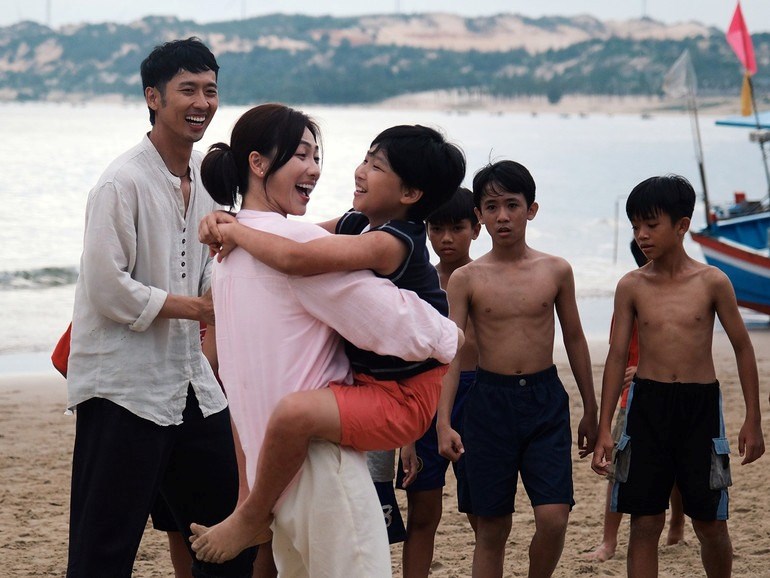 Phim Tết “Báu vật trời cho” khai thác chủ đề lừa tiền đại gia - ảnh 4