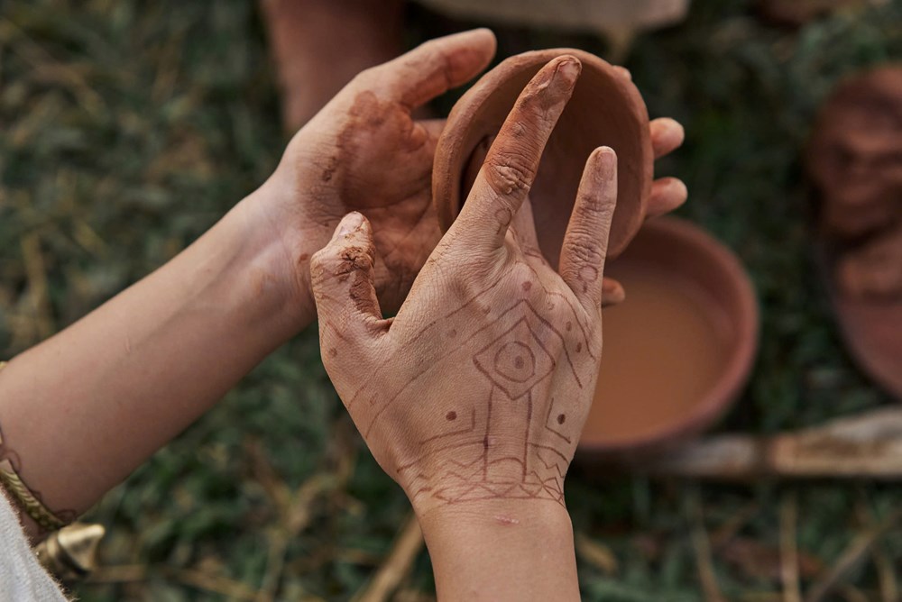 Đồ gốm Đông Sơn – lớp trầm tích văn hóa sống động trong phim “Huyền tình Dạ Trạch“ - ảnh 3