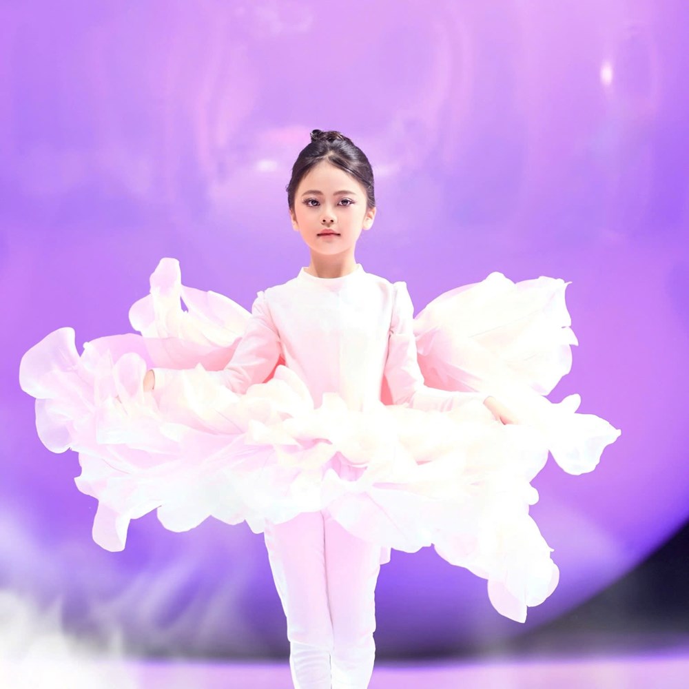 Chân dung mẫu nhí 9 tuổi gây bất ngờ khi đóng phim cổ trang  - ảnh 6