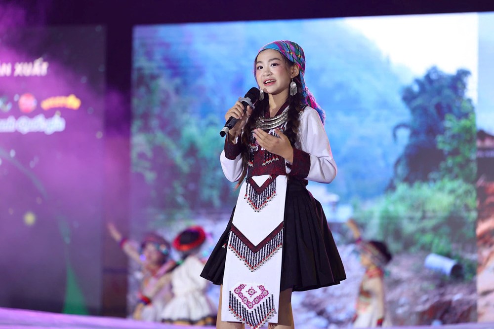 MC Thanh Mai và học trò Lưu Huyền Anh tỏa sáng trong trang phục tôn vinh văn hóa Tây Bắc - ảnh 6