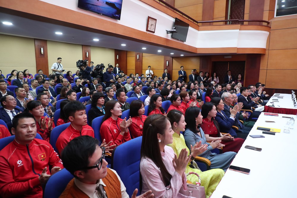 Chung sức phát triển văn hóa, thông tin, thể thao và du lịch trong giai đoạn mới - ảnh 5