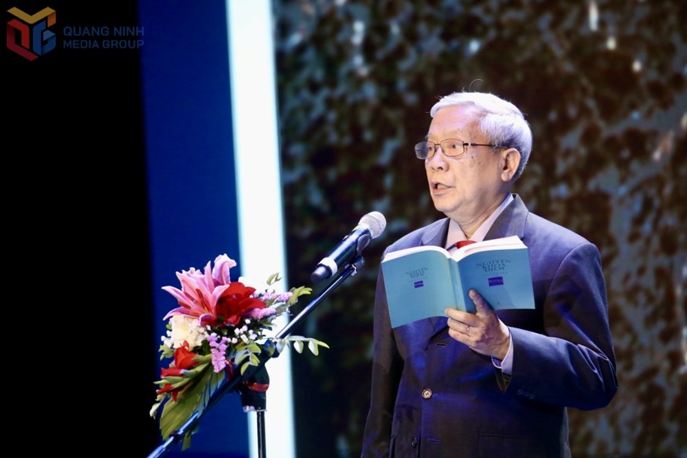 “Trước biển lớn” - Đêm thơ Nguyên tiêu lan tỏa khát vọng vươn xa - ảnh 3