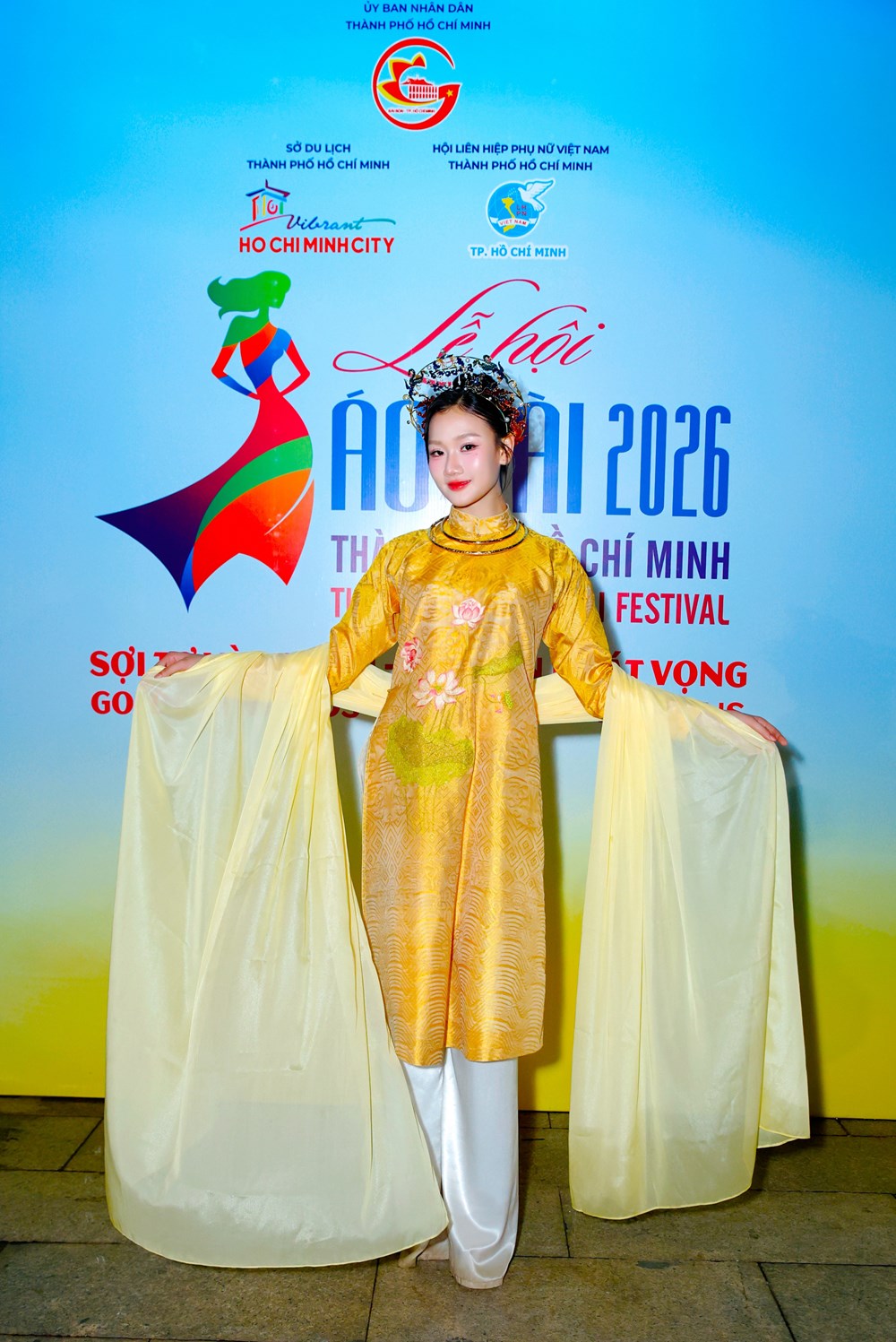 Độc đáo bộ sưu tập áo dài được làm từ hàng nghìn sợi tơ sen  - ảnh 7