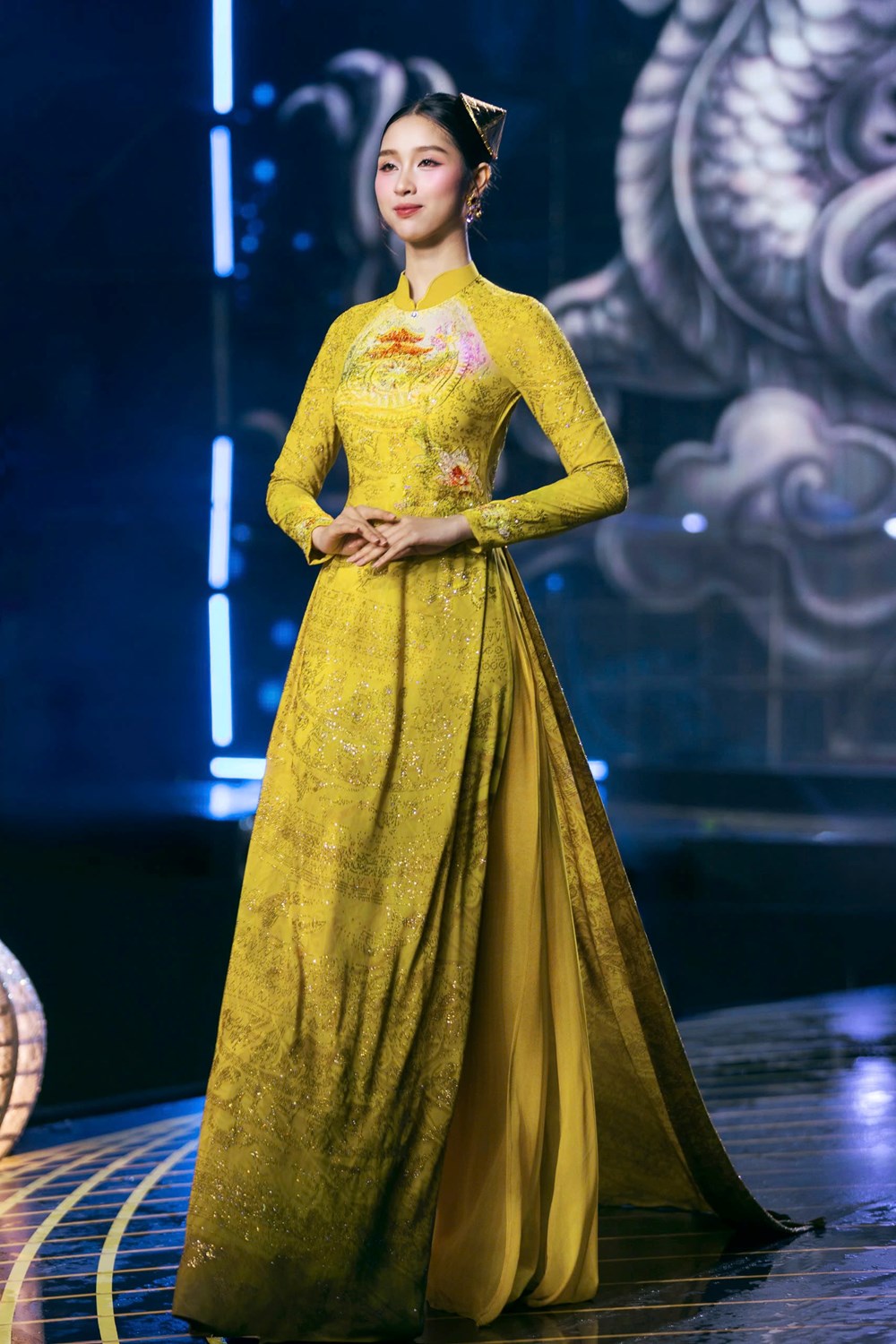 Đỗ Trịnh Hoài Nam đưa cảm hứng tranh đá quý Yên Bái vào áo dài - ảnh 3