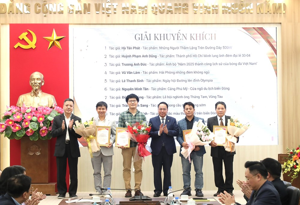 22 tác phẩm ảnh xuất sắc về “Việt Nam trên hành trình đổi mới“ - ảnh 5