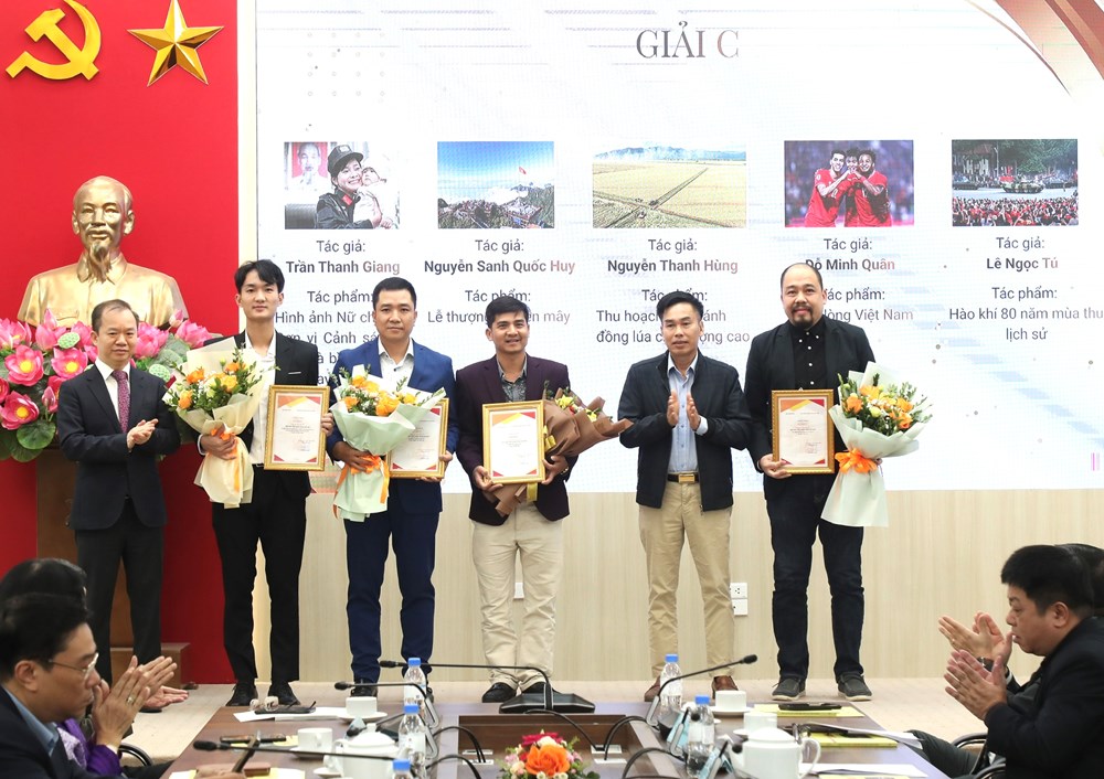 22 tác phẩm ảnh xuất sắc về “Việt Nam trên hành trình đổi mới“ - ảnh 4