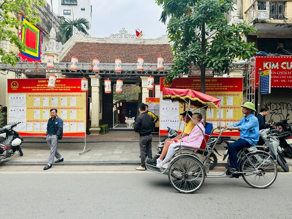 Các di tích ở Thủ đô rộn ràng chuẩn bị Ngày hội bầu cử - ảnh 4