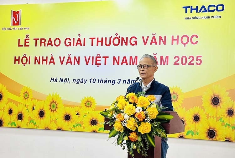 Các nhà thơ nữ là những người trung thực nhất với nỗi buồn của mình - ảnh 6