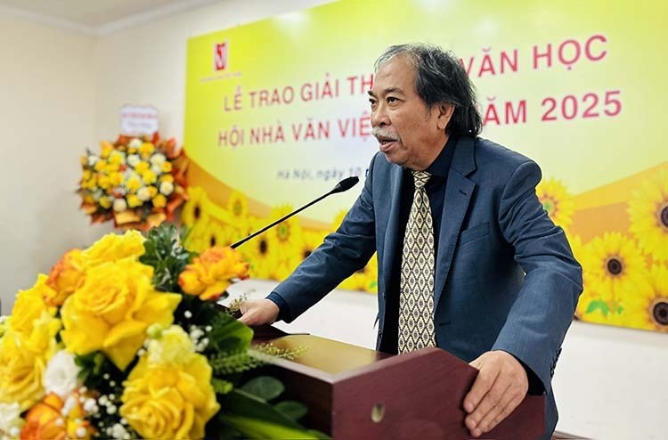 Các nhà thơ nữ là những người trung thực nhất với nỗi buồn của mình - ảnh 1